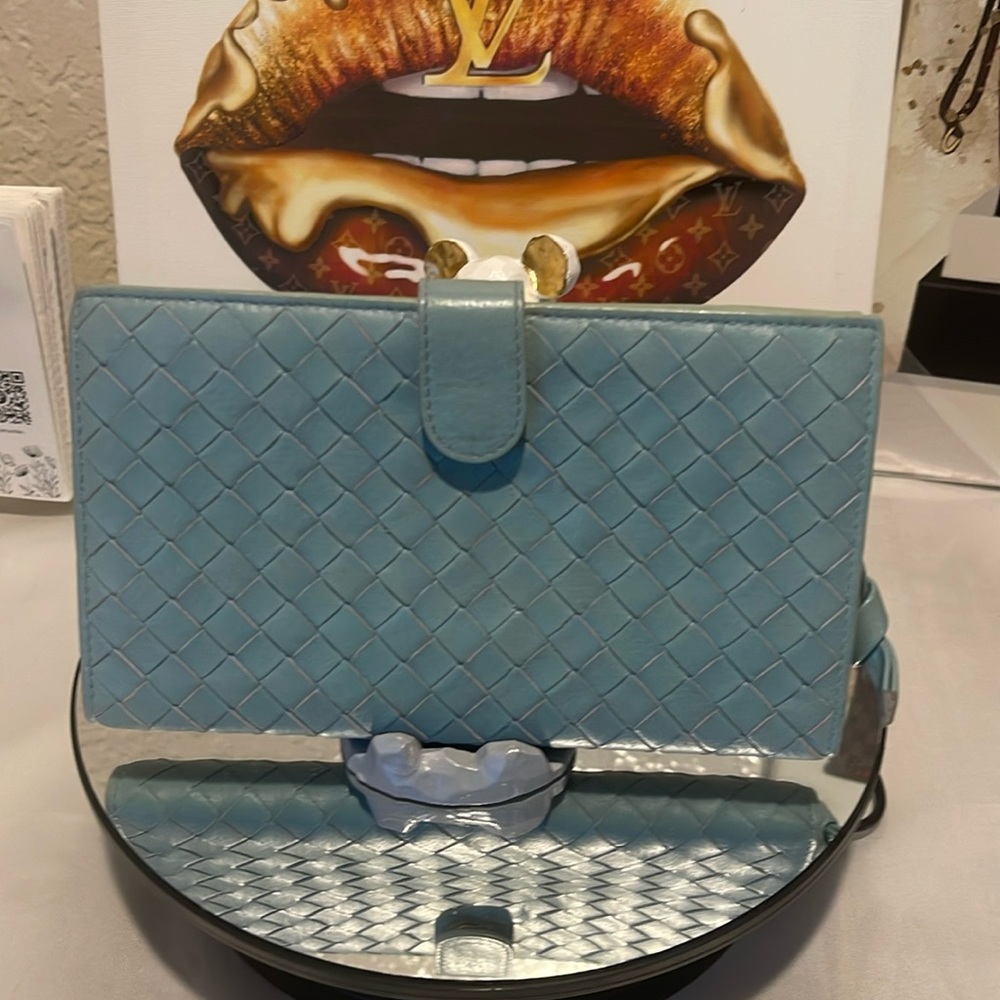 EUC BOTTEGA VENETTA INTRECCIATO WEAVE LEATHER WALLET 🩵 RARE UNIQU…